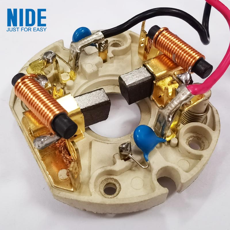 Tsela eo Carbon Brushes e ntlafatsang tšebetso ea koloi le ho phela nako e telele